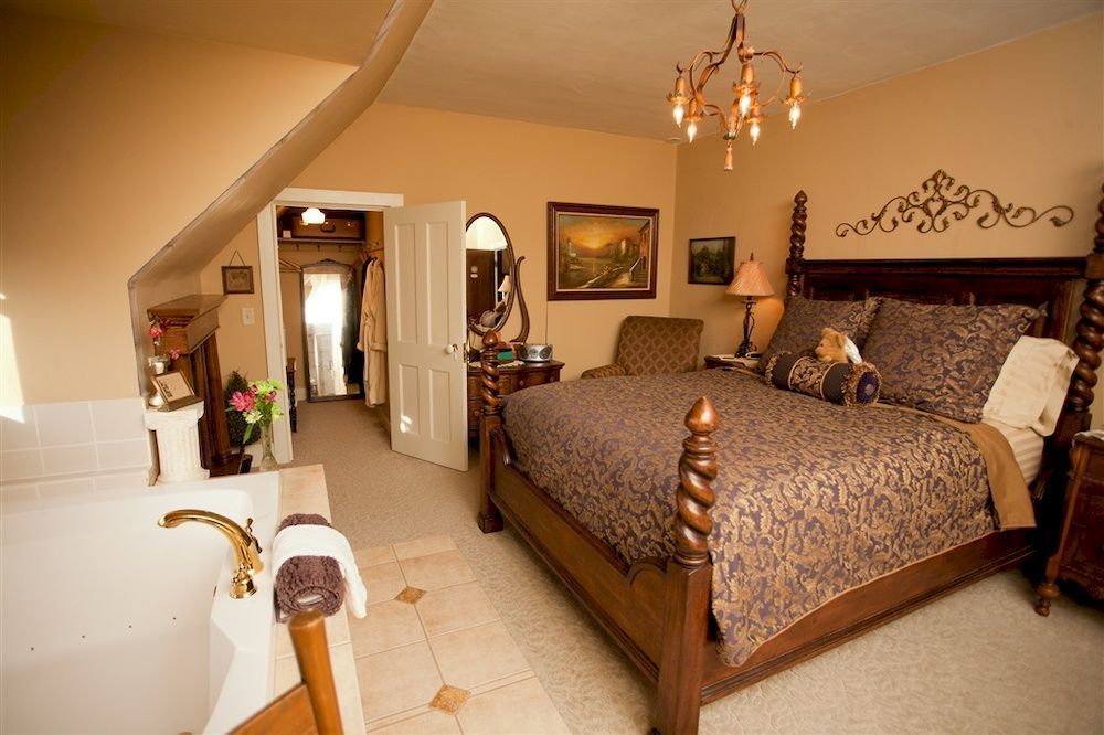 Westphal Mansion Inn Bed & Breakfast Hartford Экстерьер фото
