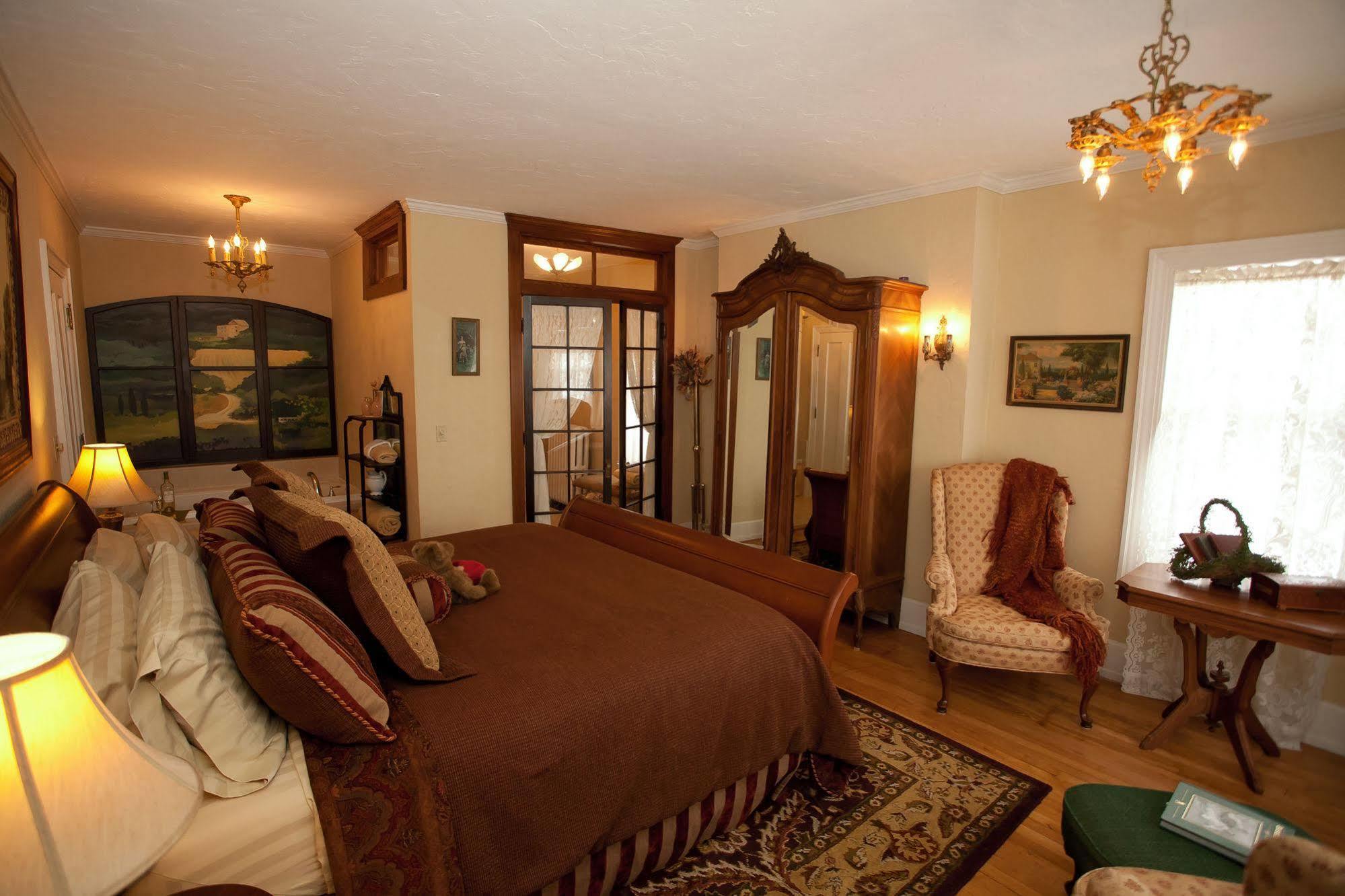Westphal Mansion Inn Bed & Breakfast Hartford Экстерьер фото