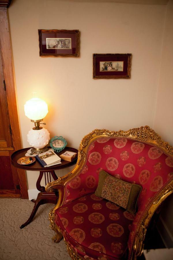 Westphal Mansion Inn Bed & Breakfast Hartford Экстерьер фото