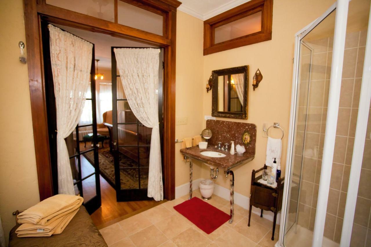 Westphal Mansion Inn Bed & Breakfast Hartford Экстерьер фото