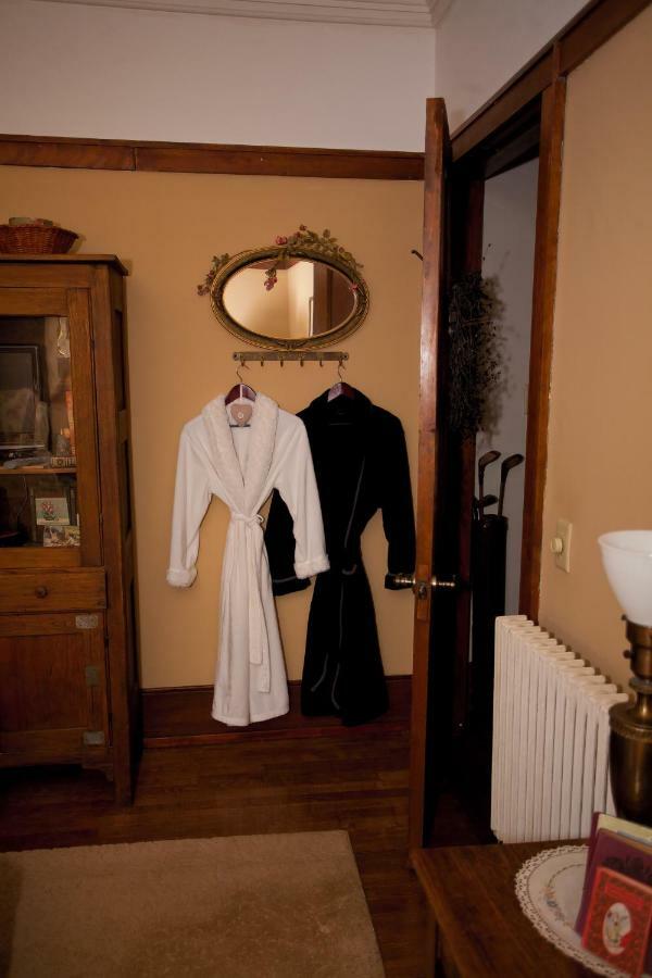Westphal Mansion Inn Bed & Breakfast Hartford Экстерьер фото
